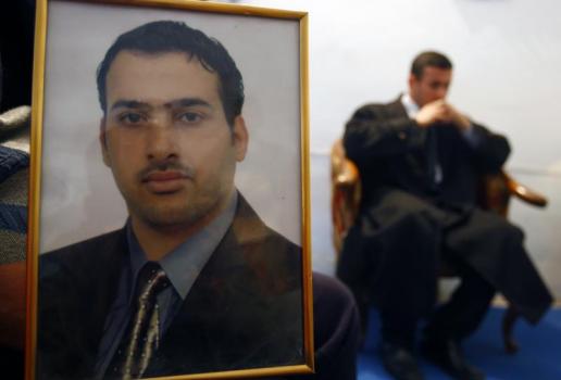 Exclusive : The man who threw his shoes on Bush Montadar Zaidi to Echorouk : “I chose Switzerland to sue Bush and Blairâ€