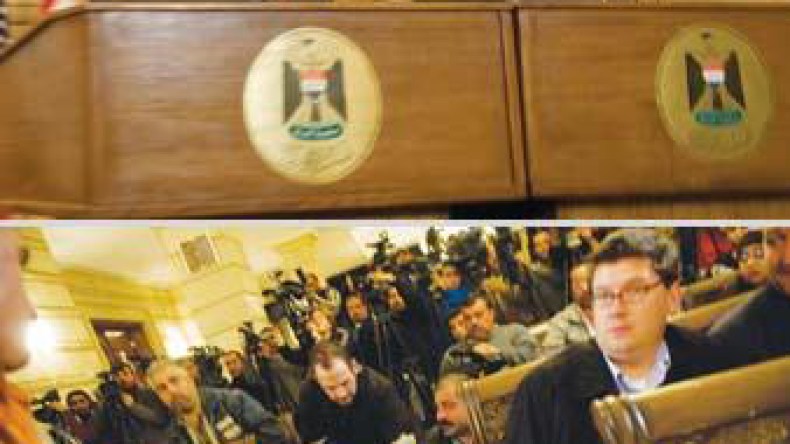 القاضي أخبرنا أنه لا الحكومة الأمريكية ولا العراقية رفعتا دعوى ضد منتظر