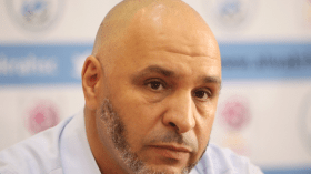 نور الدين زكري يوافق مبدئيا على تدريب الشباب وحمار يريد خطفه