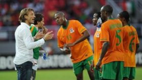 مجهولون من جنوب إفريقيا يرشقون حافلة منتخب زامبيا بالحجارة