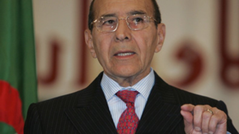 زرهوني: الديبلوماسية الجزائرية نجحت في إنهاء قضية حساني