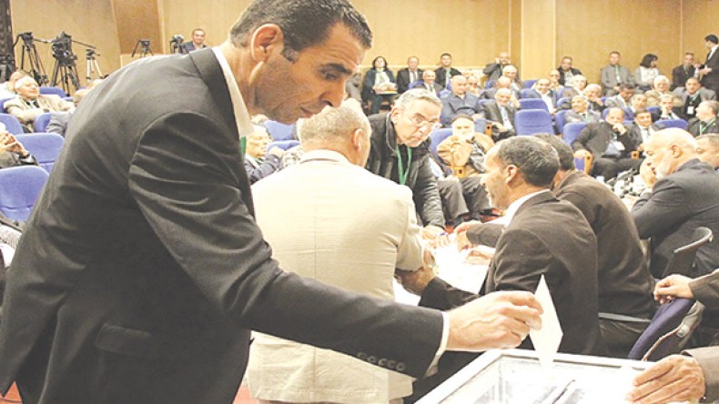 “الخضر” ملك للجميع والمقابلات الرسمية لن تلعب في تشاكر فقط