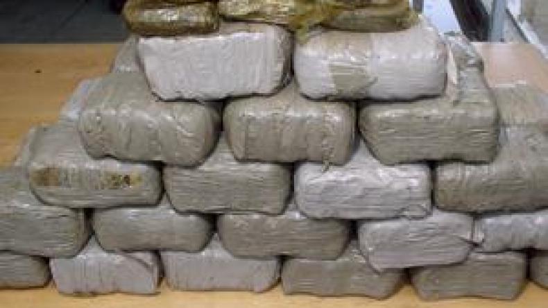 مغربي وشرطي خططا لإغراق العاصمة بـ 42 قنطار “زطلة” في رأس السنة