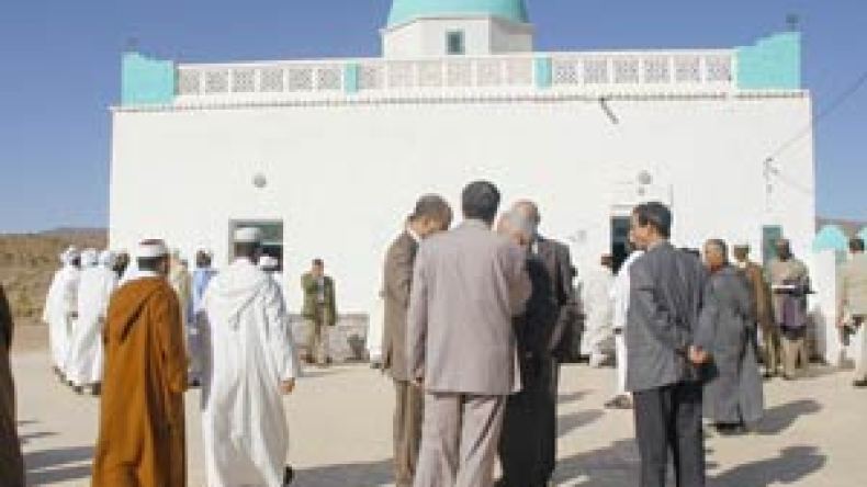 الملايير تتدفّق على الأضرحة سنويا بلا رقيب أو حسيب