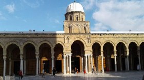 تونس تفتح المساجد للمصلين