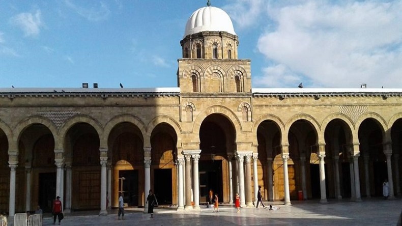 تونس تفتح المساجد للمصلين