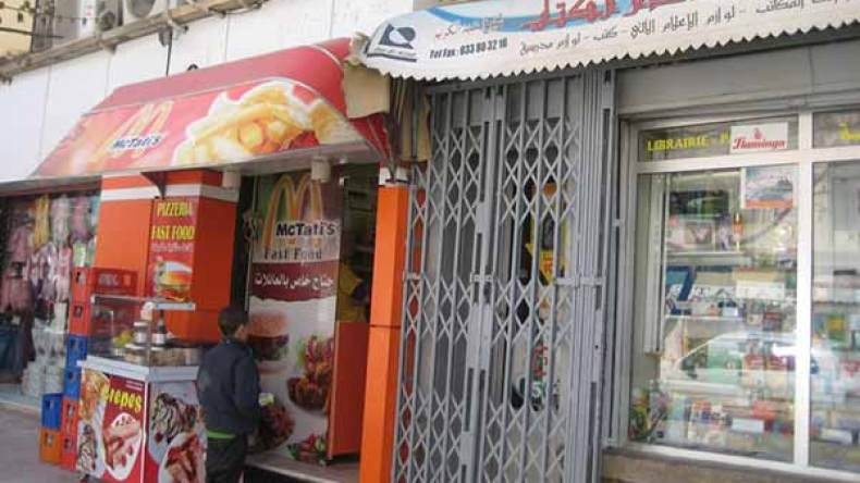 محلات “الفاست فود” تمسح مكتبات عريقة من الوجود