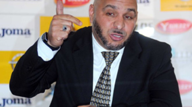 زكري‭ ‬وفابرو‭ ‬وقيقر‭ ‬يتنافسون‭ ‬على‭ ‬قيادة‭ ‬سفينة‭ ‬الوفاق