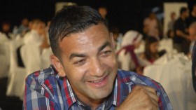 فنانون يهربون من الأضواء في رمضان وآخرون يجرون وراءها