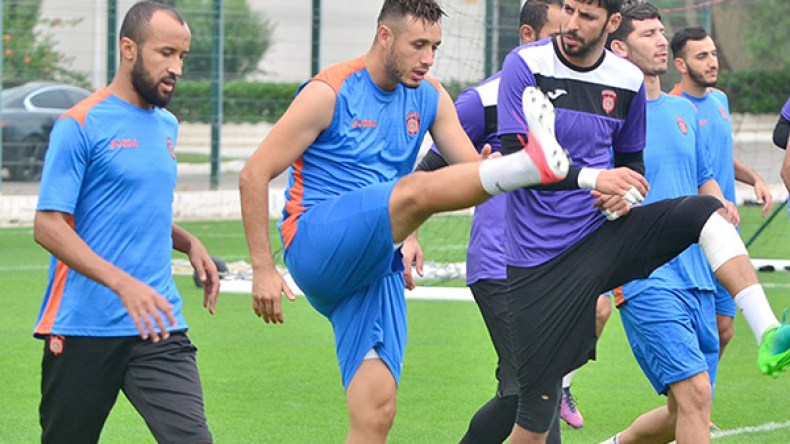 اللقاء ضد مرسين التركي توقف بسبب الضباب