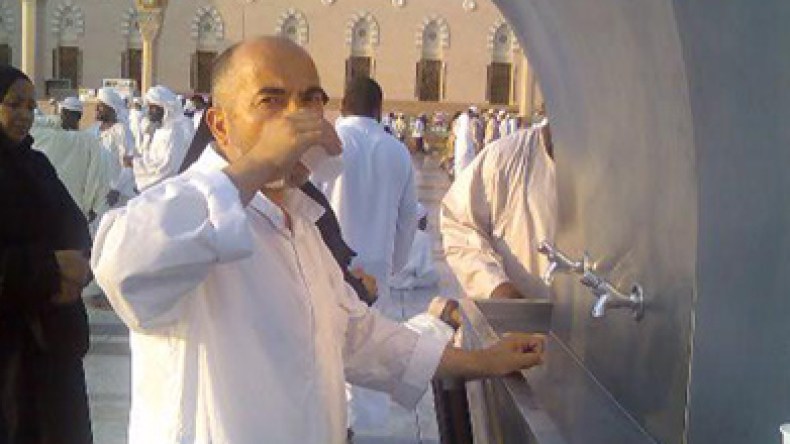 الحجاج أدخلوا للجزائر نصف مليون لتر من ماء زمزم