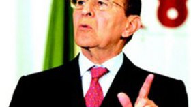 طلبة بالمدرسة العليا للإدارة يهددون بحرق أنفسهم