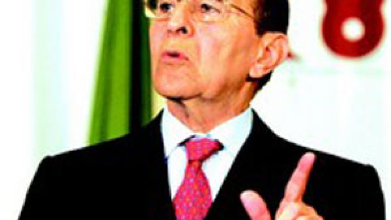 طلبة بالمدرسة العليا للإدارة يهددون بحرق أنفسهم