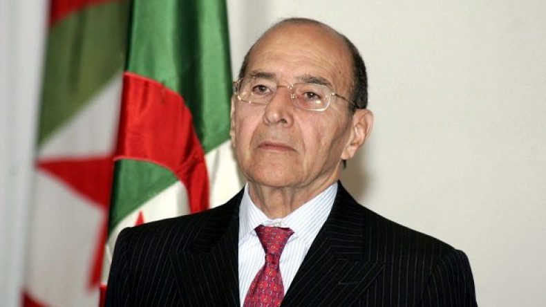 الوزير الأسبق نور الدين زرهوني يشيّع إلى مثواه الأخير