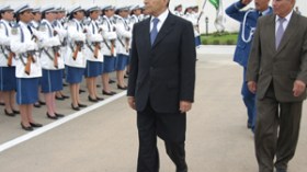 بوتفليقة ينصب جهاز ترقية حقوق المرأة الشرطية في عيد المرأة