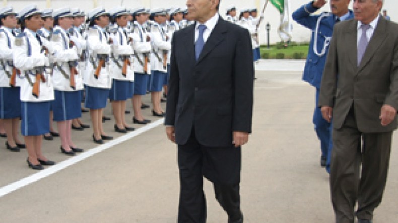 بوتفليقة ينصب جهاز ترقية حقوق المرأة الشرطية في عيد المرأة