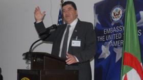 إلياس زرهوني يكشف :غادرت الجزائر لأنها أهملتني ورفضت فرنسا لأنها استعمرت بلادي