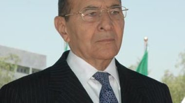 Zerhouni salue l'interdiction du voile et de la barbe sur les CNI