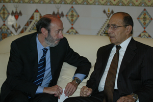 Algérie / Zerhouni : « Des dispositions seront prises pour faciliter le rapatriement dans la dignité  des Harraga ».