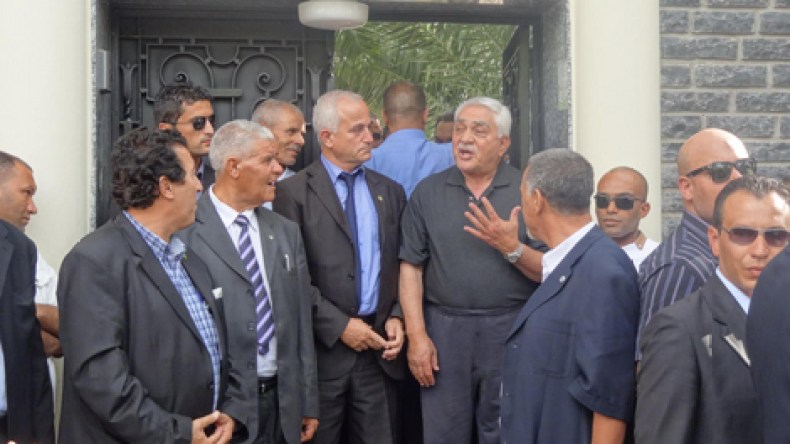 تفاصيل اللقاء بين أبناء الشهداء والرئيس زروال في منزله بباتنة