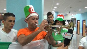 زروال حطّم آلته الموسيقية على رأس مناصر مصري ويتمنى أن يهز بها المدرجات في البرازيل