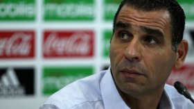 مطالبات لزطشي بتفادي حضور مباريات بارادو