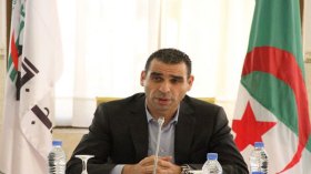 ما تقييمك لعمل زطشي طيلة 100 يوم على رأس الفاف؟