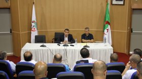 زطشي يرفض اقتراح غليزان بتأجيل انطلاق البطولة