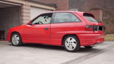 Du nouveau dans l'affaire des voitures ZH: 4 mille voitures entrées en Algérie sans numéros de série