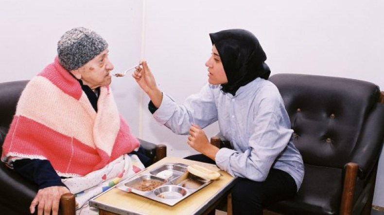 الزهايمر.. عندما يهرب المسنون إلى عالمهم الطفولي