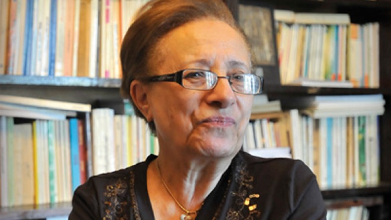 طلقت السياسة وأنا اتمتع الآن بالكتابة