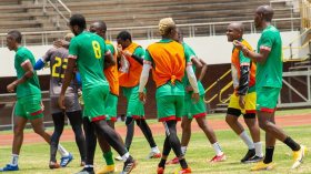 منتخب زيمبابوي يطير بِاتّجاه الجزائر مساء الثلاثاء