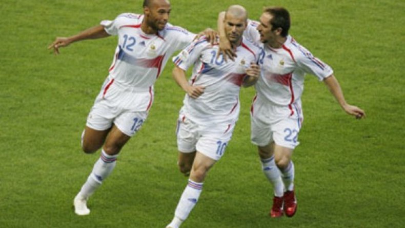 تييري هنري يعاتب زيدان ضمنيا لعدم مساندته لـ ريبيري