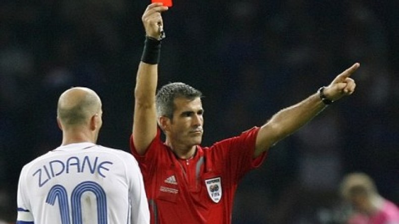 الحكم الرابع هو من طرد زيدان في نهائي مونديال 2006