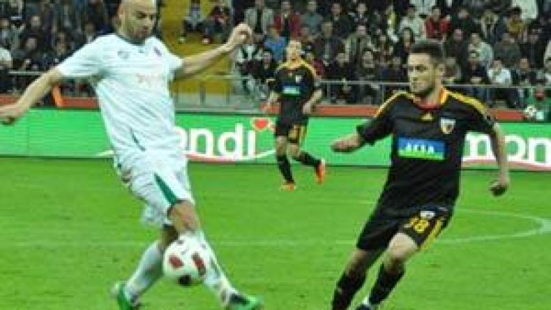 كايزريسبورت التركي يعلن ضم زياني بـ 2.5 مليون أورو