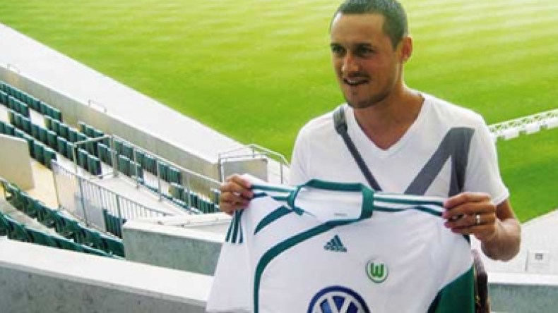 مدرب فولسبوغ: أعول على زياني لإحداث الفارق في رابطة أبطال أوربا