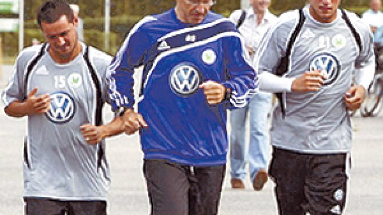 زياني يشارك في أول حصة تدريبية