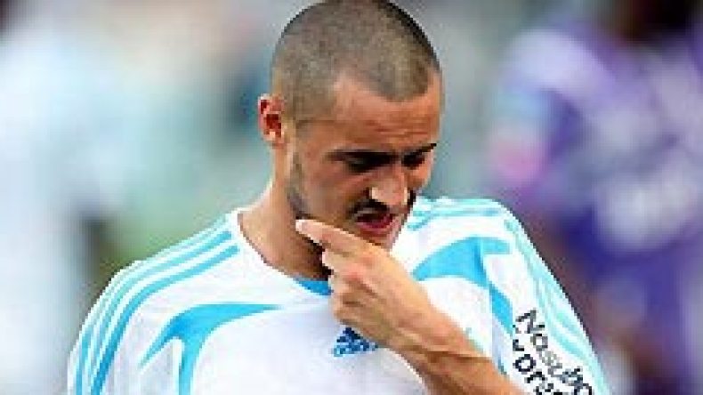 زياني يشتبك مع مدرب مرسيليا وقد يغيب عن مباراة الكونغو