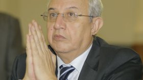 تمديد الدورة البرلمانية لتعديل الدستور