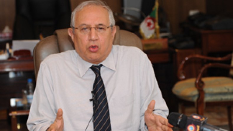 زياري يدعو الأغلبية البرلمانية إلى إشراك المعارضة في مناقشة قوانين الإصلاح