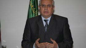 وزراء الأفالان المعزولون يختفون عن الأضواء ويصومون عن السياسة
