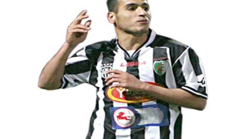 “زياية” يبتعد عن الميادين شهرا