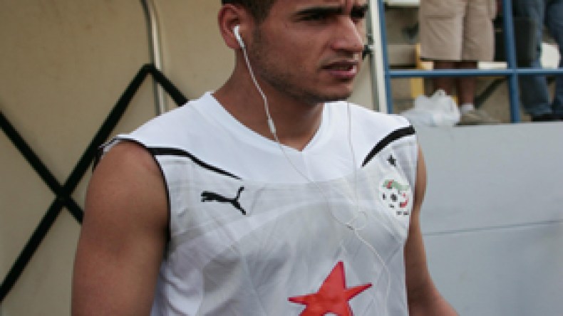 زياية يشطب.. ومواجهة صربيا بمهاجميْن فقط