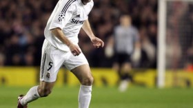 قدماء نجوم الريال ومانشستر يونايتد في مباراة خيرية لمصلحة إفريقيا