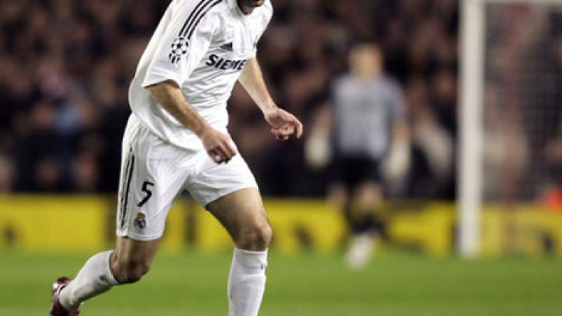 قدماء نجوم الريال ومانشستر يونايتد في مباراة خيرية لمصلحة إفريقيا