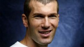 والد زيدان تناول وجبة العشاء مع اللاعبين أول أمس