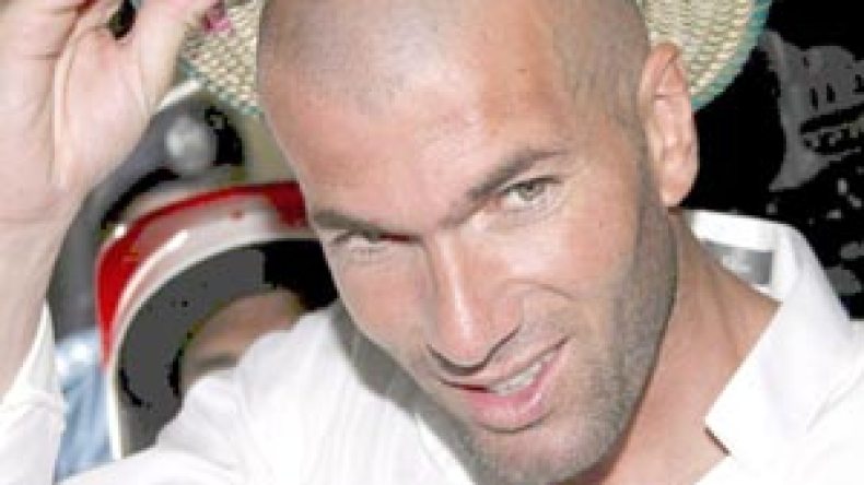 نجوم فرنسا 98 يصنعون الحدث في مطار هواري بومدين