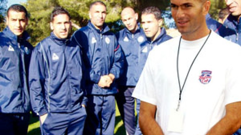 ” تابعتكم باعجاب .. وأتمنى لكم التألق في انغولا والمونديال “