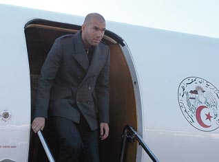 Football icon â€œZiZouâ€ continues trip in the Algerian Sahara