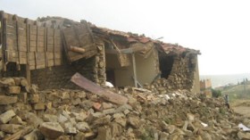 قتيلان وأكثر من 100 جريح ومصلون يفرون من المساجد